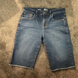 STYLE & Co Bermuda Shorts Classic 5 Pocket Style Size 4